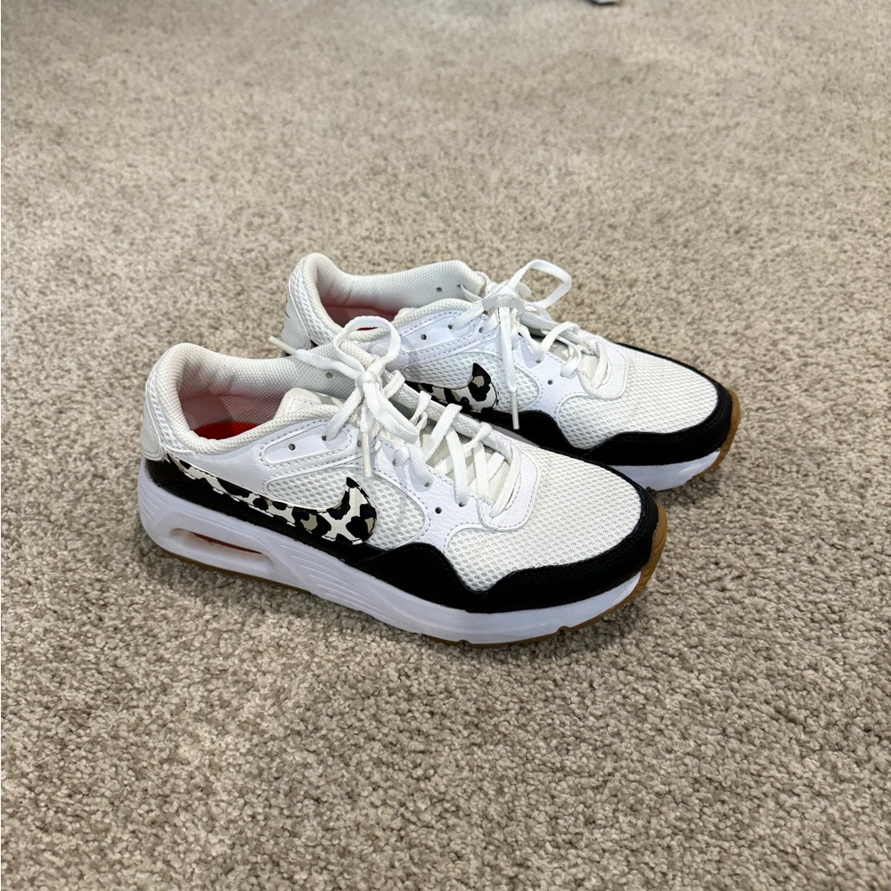 Women’s 6.5 Nike Air Max SC - White and Black Sneakers